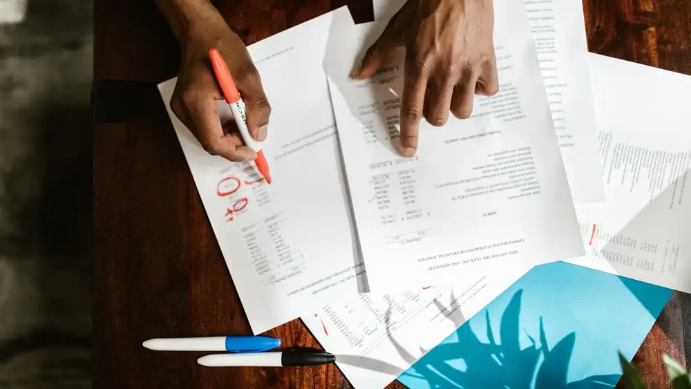 Le carnet d'entretien : ce qu'on doit y trouver et pourquoi il fait le prix de revente